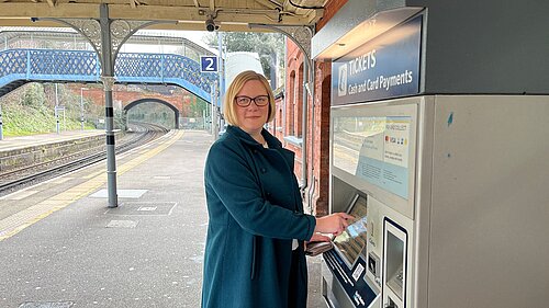 Zöe buying a train ticket