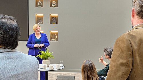 Zöe Franklin speaking at business breakfast