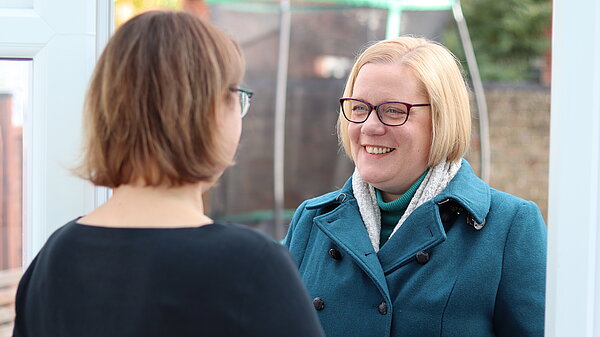 Zöe speaks to resident on doorstep